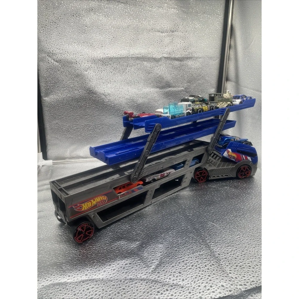 Hot‎ Wheels 2012 Mega Hauler Transporter Truck With 16 Cars Holds 50 Cars